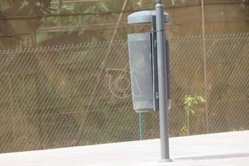 Vandalizan las nuevas papeleras del ensanche de la carretera de Melenara (Telde)/TA.